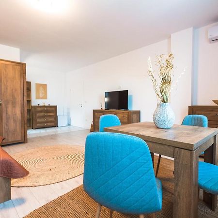 Evra Apartments Recas Bagian luar foto