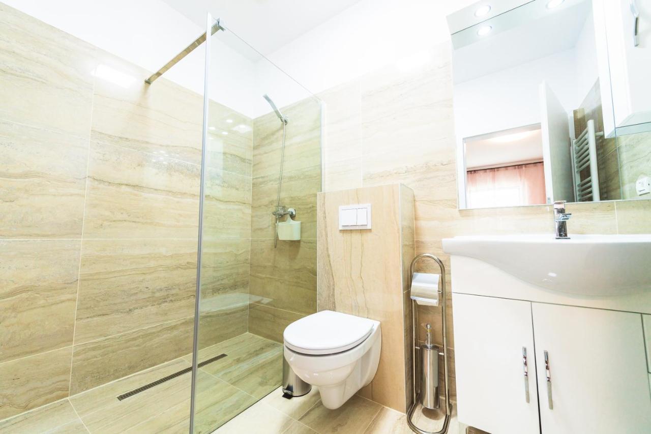Evra Apartments Recas Bagian luar foto