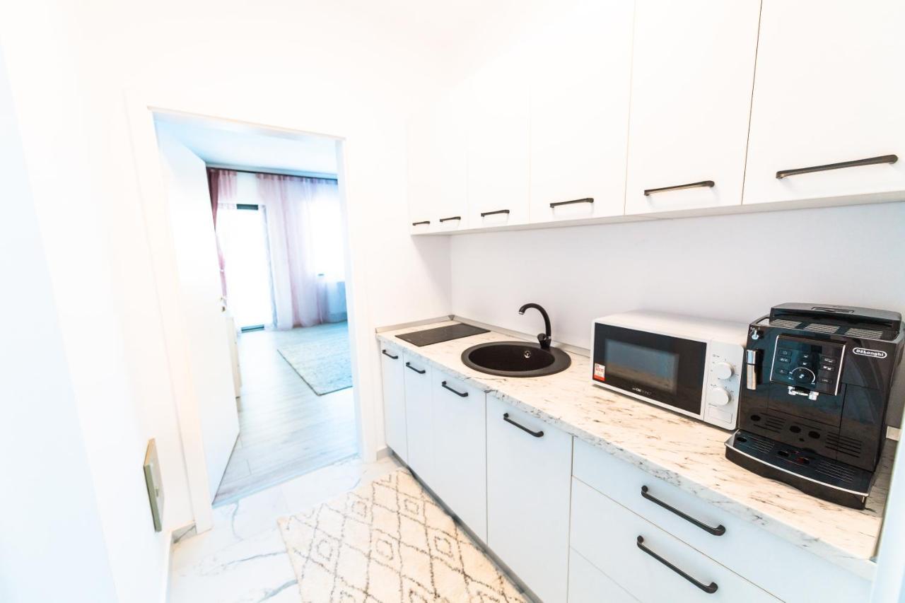 Evra Apartments Recas Bagian luar foto