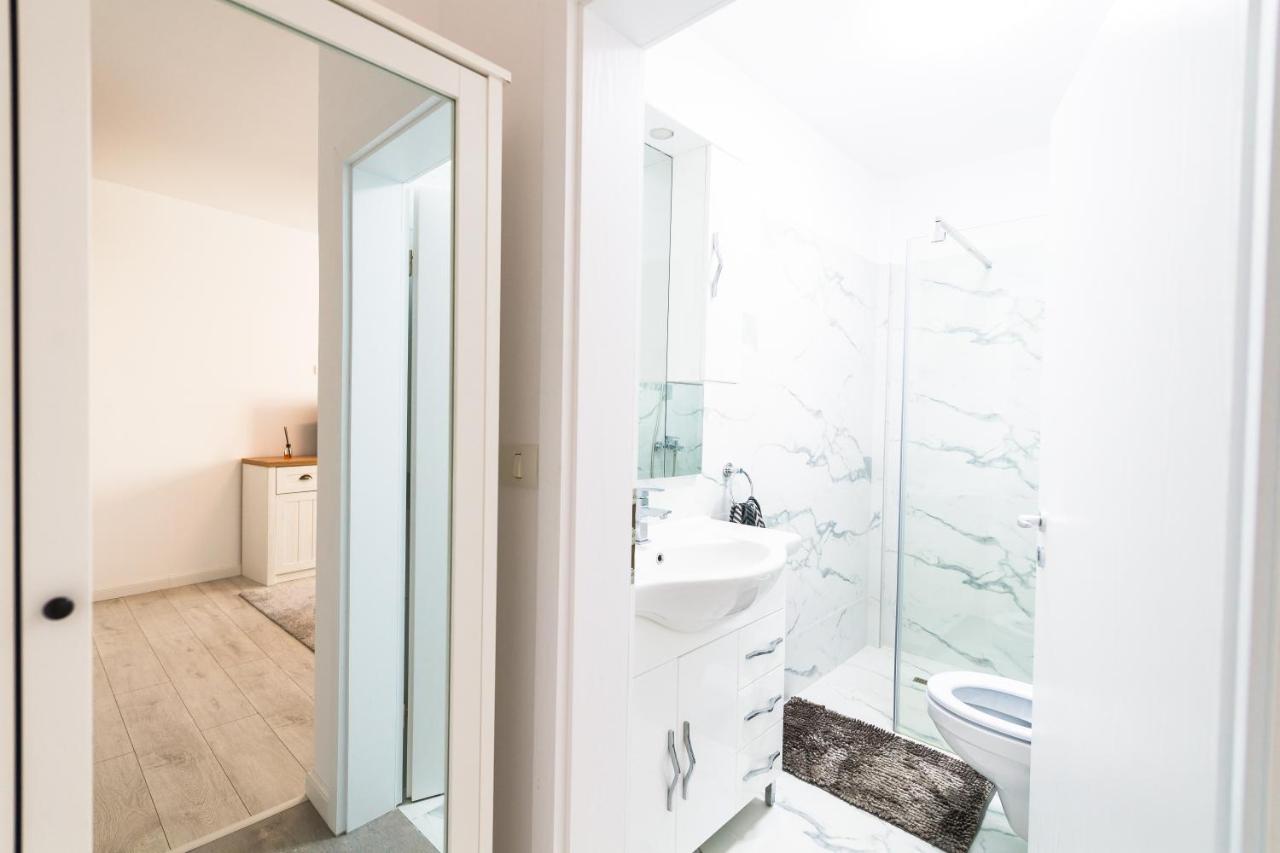 Evra Apartments Recas Bagian luar foto