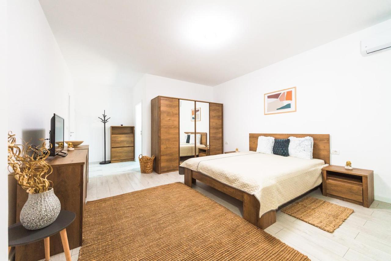Evra Apartments Recas Bagian luar foto