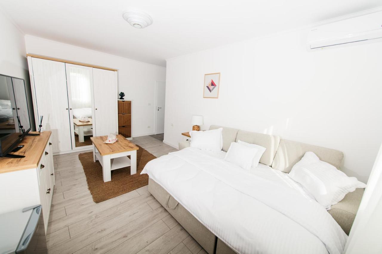 Evra Apartments Recas Bagian luar foto