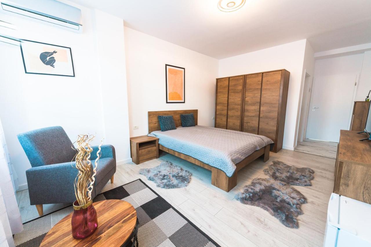 Evra Apartments Recas Bagian luar foto