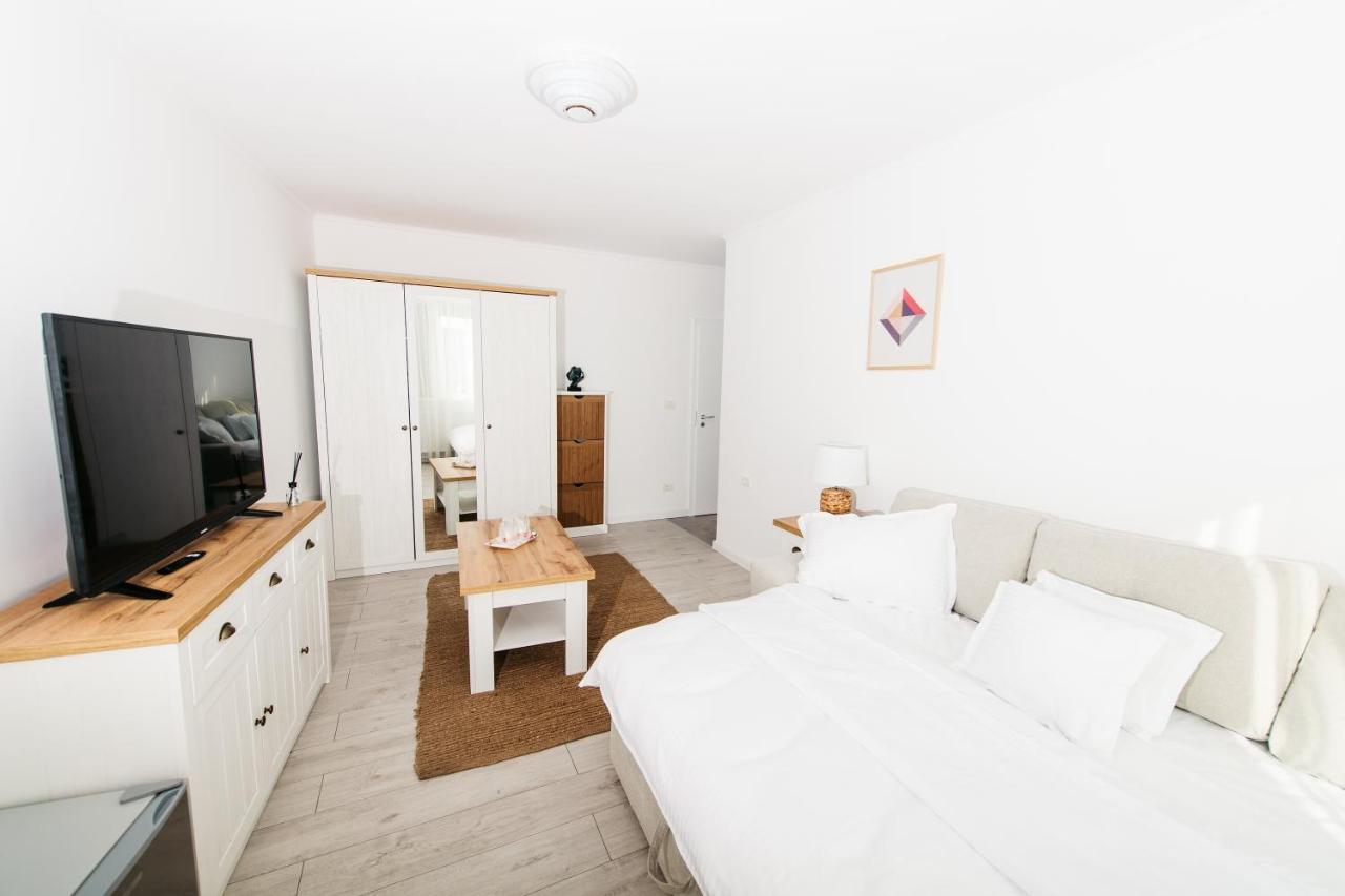 Evra Apartments Recas Bagian luar foto