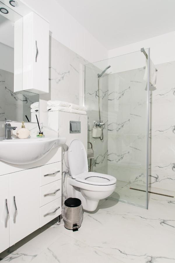 Evra Apartments Recas Bagian luar foto