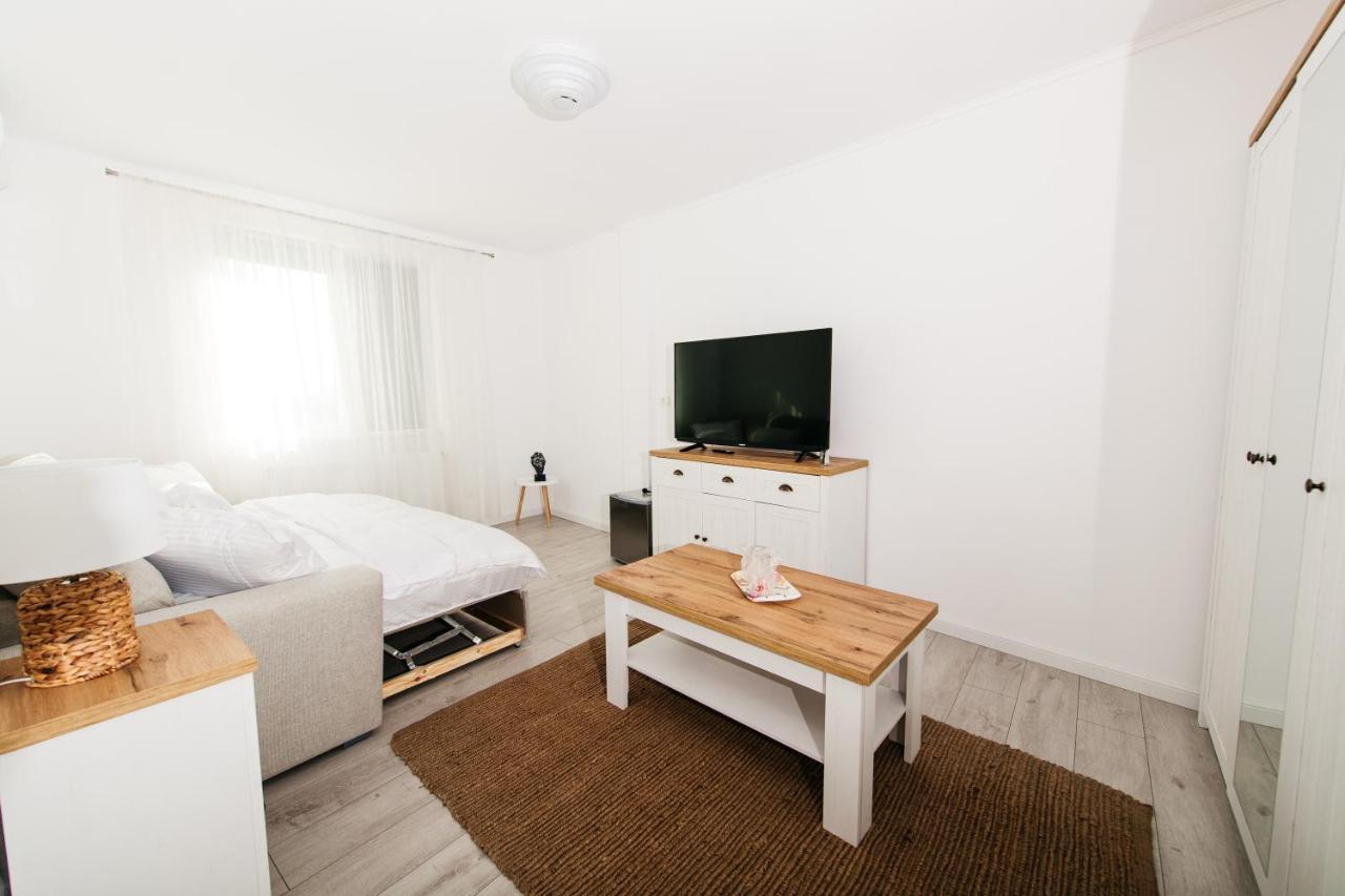 Evra Apartments Recas Bagian luar foto