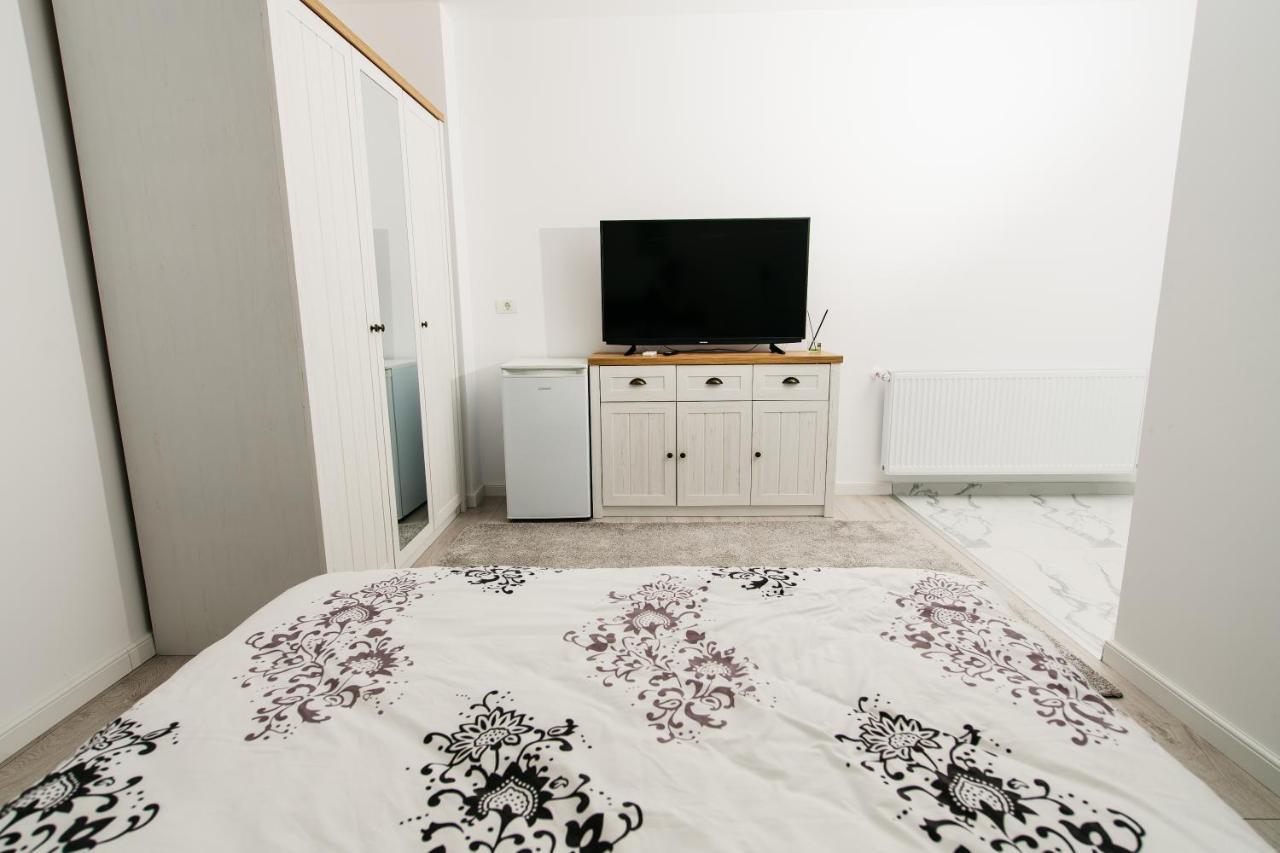 Evra Apartments Recas Bagian luar foto
