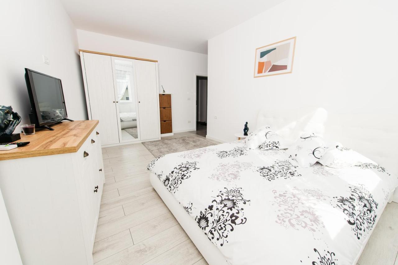 Evra Apartments Recas Bagian luar foto