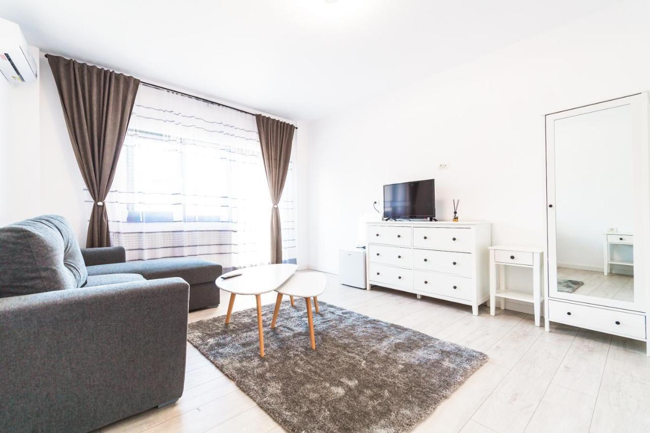 Evra Apartments Recas Bagian luar foto