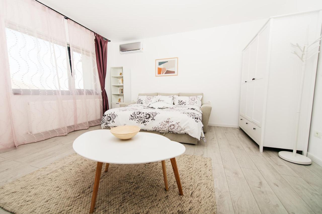 Evra Apartments Recas Bagian luar foto