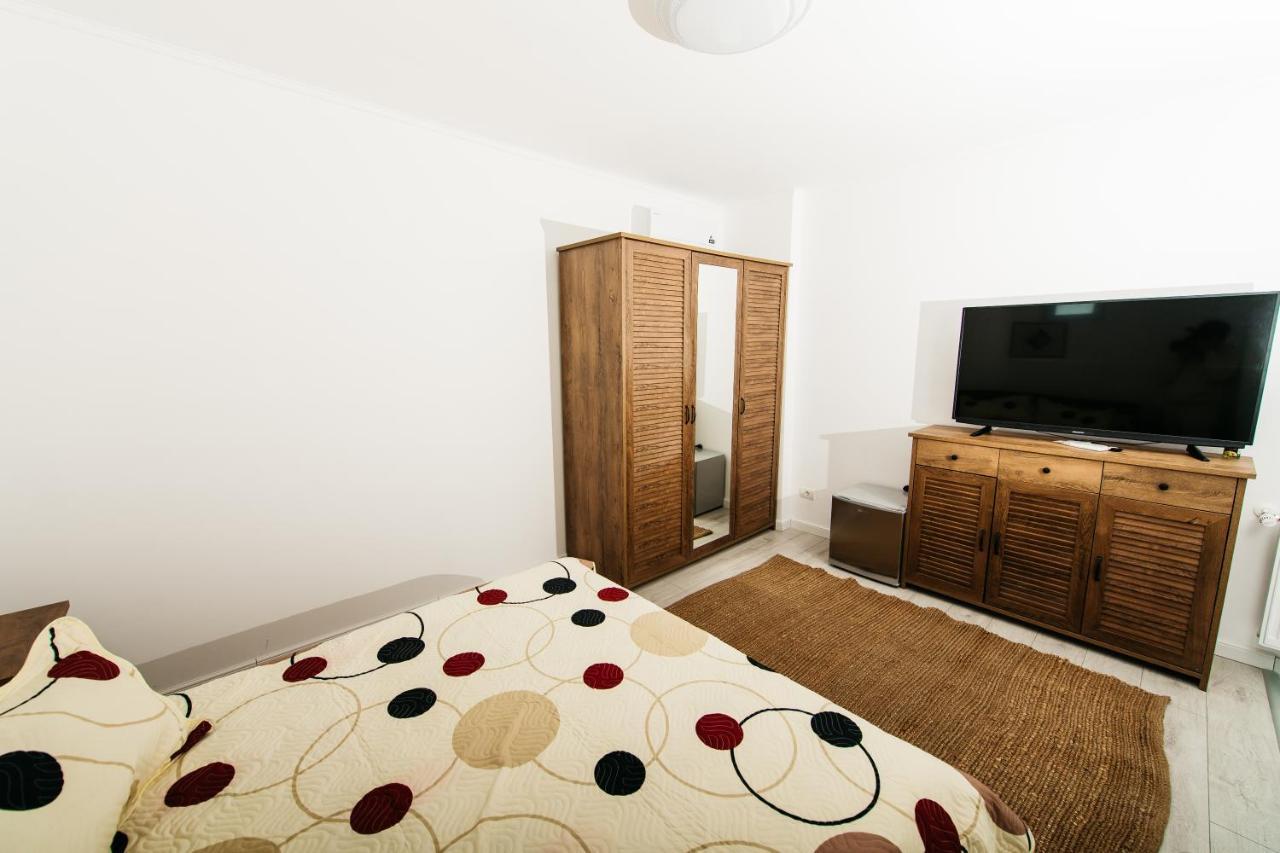 Evra Apartments Recas Bagian luar foto