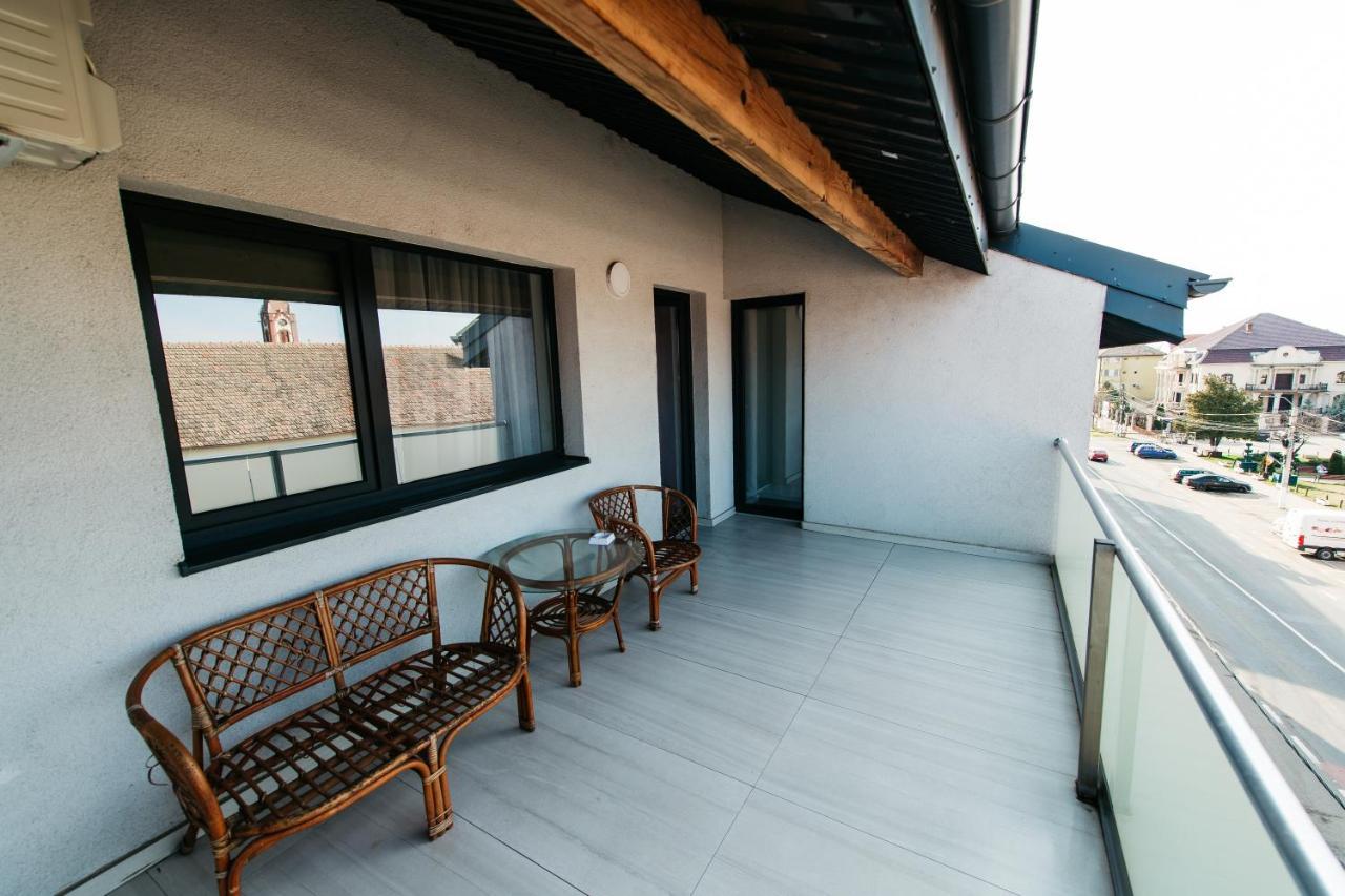 Evra Apartments Recas Bagian luar foto