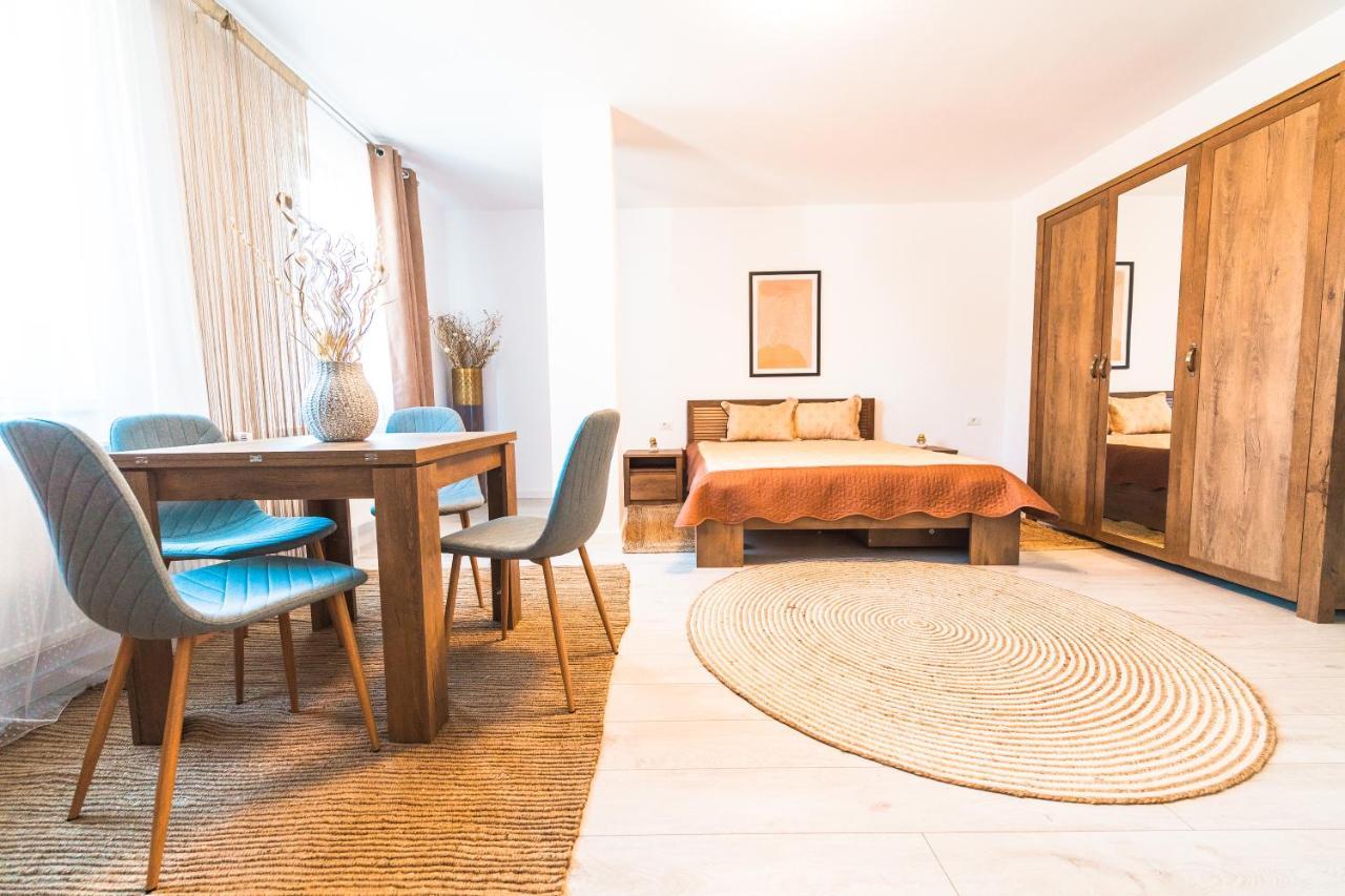 Evra Apartments Recas Bagian luar foto