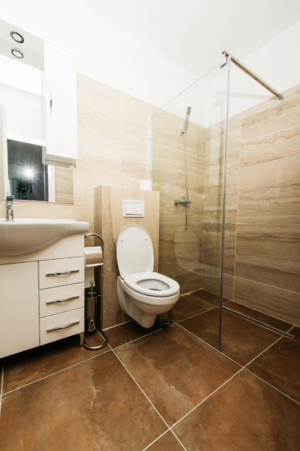 Evra Apartments Recas Bagian luar foto