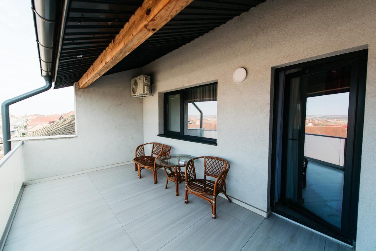 Evra Apartments Recas Bagian luar foto