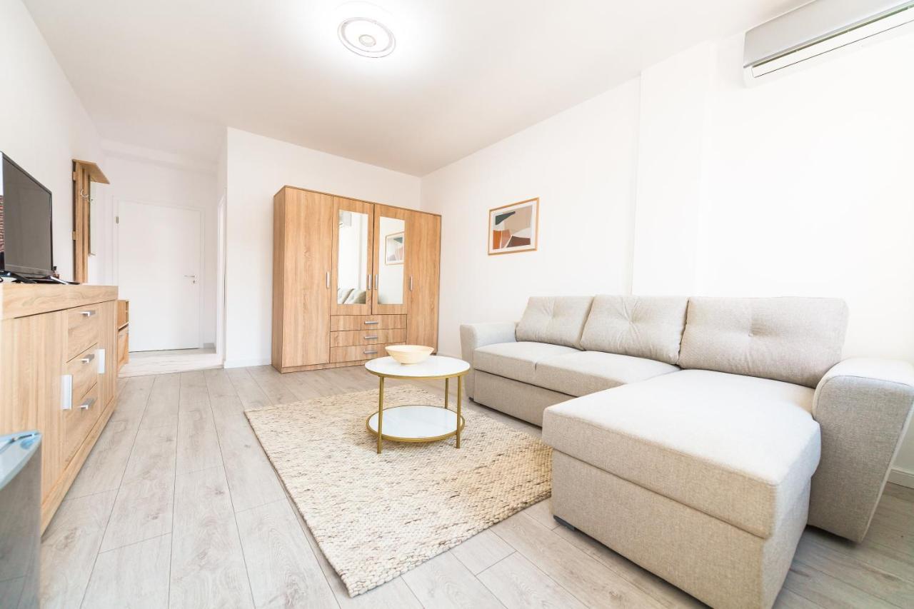 Evra Apartments Recas Bagian luar foto