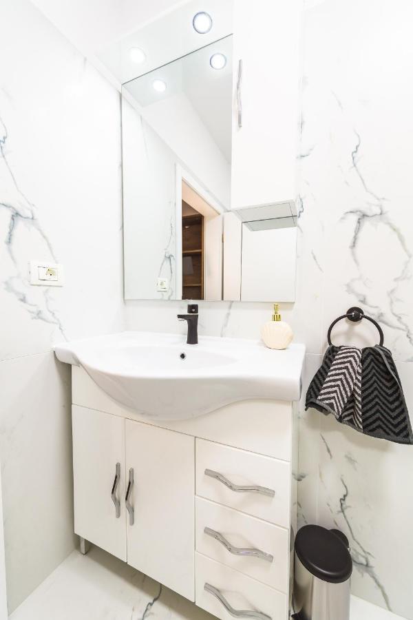 Evra Apartments Recas Bagian luar foto